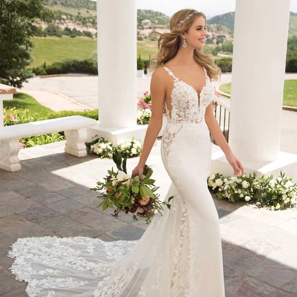 Martina Liana 1059 Wedding Dress in Ivory - Picture 10 of 11